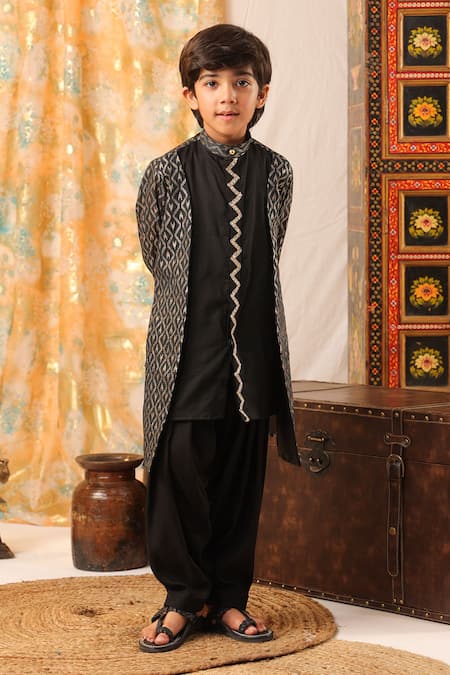 Cute Couture_Black Cotton, Silk, Rayon Gota Patti, Embroidery Hand Kurta And Churidar Set _Online_at_Aza_Fashions
