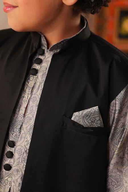 Cute Couture_Black Cotton, Silk Zari Zardosi Embroidered Kurta Set _at_Aza_Fashions