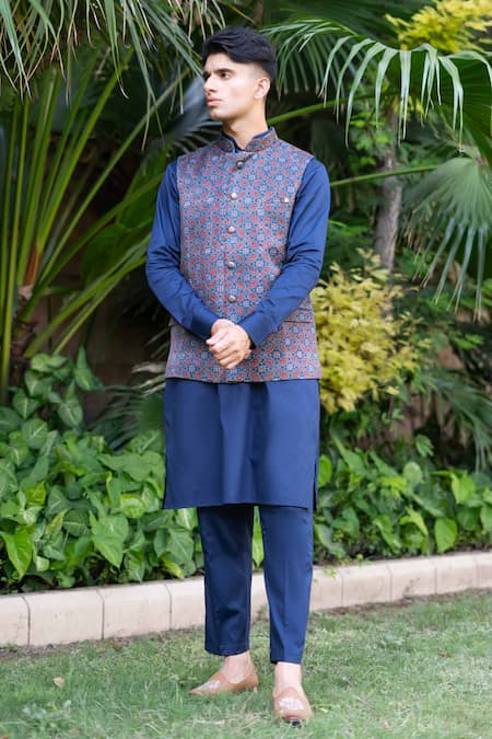 Buy_Ekavira_Blue Silk Metallic Thread Ajrakh Print Bundi _Online_at_Aza_Fashions