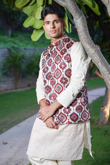 Ekavira_Off White Silk, Cotton Metallic Thread Ajrakh Print Bundi _Online_at_Aza_Fashions