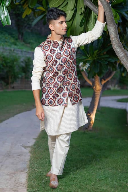 Buy_Ekavira_Off White Silk, Cotton Metallic Thread Ajrakh Print Bundi _Online_at_Aza_Fashions