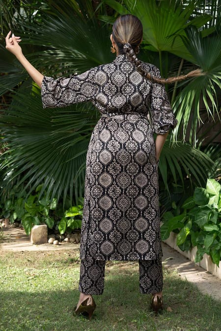 Shop Ekavira Black Maheshwari Embroidery Collared Surmayi Ajrakh Print Trench Coat at Aza Fashions Shop_Ekavira_Black Maheshwari Embroidery Collared Surmayi Ajrakh Print Trench Coat _at_Aza_Fashions