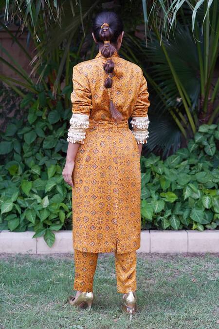 Shop Ekavira Yellow Maheshwari, Cotton Collared Sunheri Hand Block Print Trench Coat at Aza Fashions Shop_Ekavira_Yellow Maheshwari, Cotton Collared Sunheri Hand Block Print Trench Coat _at_Aza_Fashions