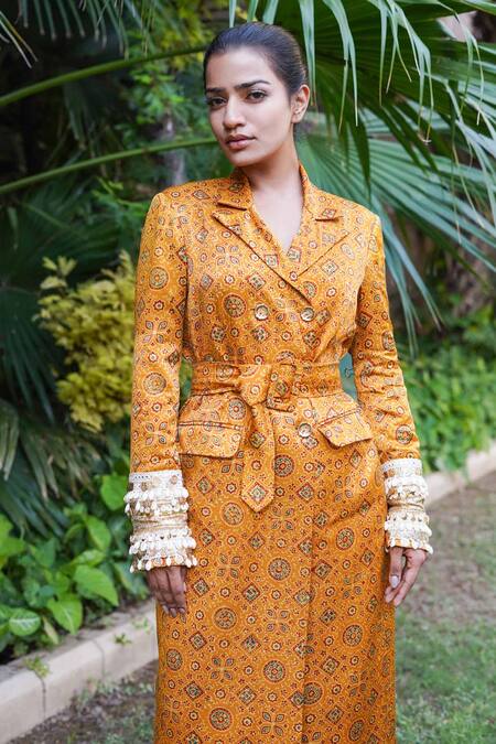 Ekavira Yellow Maheshwari, Cotton Collared Sunheri Hand Block Print Trench Coat Online at Aza Fashions Ekavira_Yellow Maheshwari, Cotton Collared Sunheri Hand Block Print Trench Coat _Online_at_Aza_Fashions