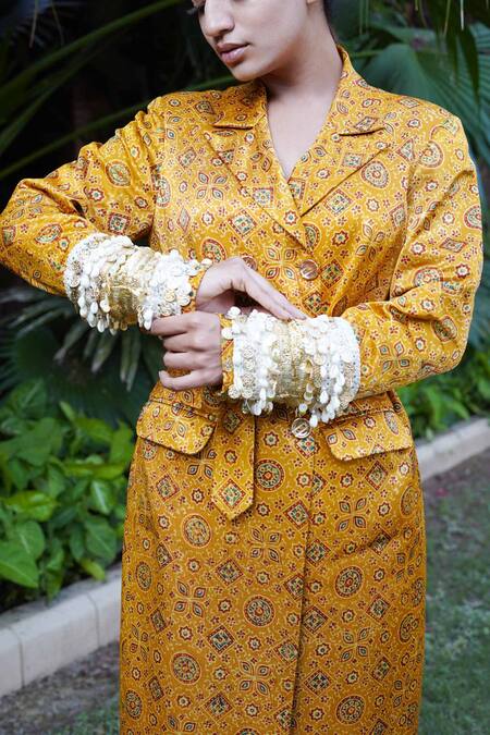Buy Ekavira Yellow Maheshwari, Cotton Collared Sunheri Hand Block Print Trench Coat Online at Aza Fashions Buy_Ekavira_Yellow Maheshwari, Cotton Collared Sunheri Hand Block Print Trench Coat _Online_at_Aza_Fashions
