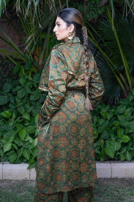Shop Ekavira Green Maheshwari, Cotton Brooches Collared Panna Hand Block Print Trench Coat at Aza Fashions Shop_Ekavira_Green Maheshwari, Cotton Brooches Collared Panna Hand Block Print Trench Coat _at_Aza_Fashions