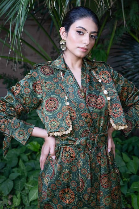Ekavira Green Maheshwari, Cotton Brooches Collared Panna Hand Block Print Trench Coat Online at Aza Fashions Ekavira_Green Maheshwari, Cotton Brooches Collared Panna Hand Block Print Trench Coat _Online_at_Aza_Fashions