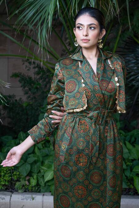 Buy Ekavira Green Maheshwari, Cotton Brooches Collared Panna Hand Block Print Trench Coat Online at Aza Fashions Buy_Ekavira_Green Maheshwari, Cotton Brooches Collared Panna Hand Block Print Trench Coat _Online_at_Aza_Fashions