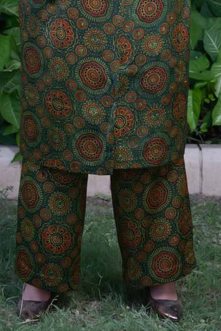 Ekavira Green Cotton, Silk Embroidery Panna Hand Block Print Trench Coat And Pant Set Online at Aza Fashions Ekavira_Green Cotton, Silk Embroidery Panna Hand Block Print Trench Coat And Pant Set _Online_at_Aza_Fashions