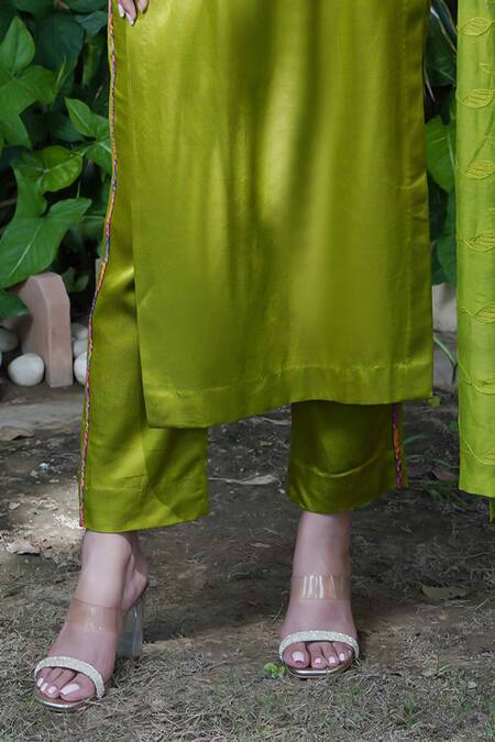 Buy Ekavira Green Maheshwari, Silk Lace, Embroidery Heena Kurta Set With Thread Dupatta Online at Aza Fashions Buy_Ekavira_Green Maheshwari, Silk Lace, Embroidery Heena Kurta Set With Thread Dupatta_Online_at_Aza_Fashions