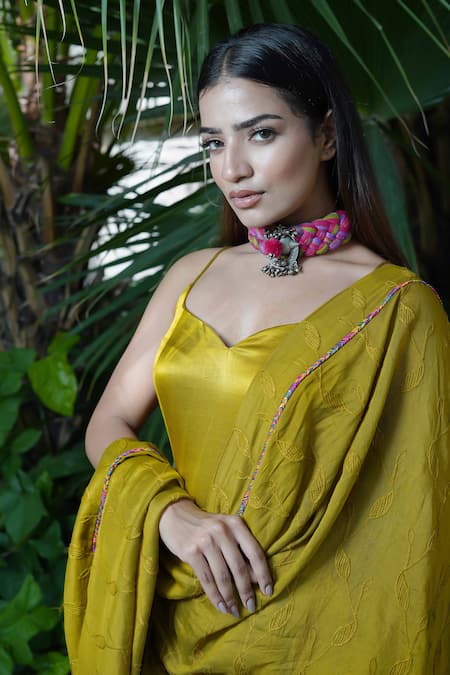 Buy Ekavira Yellow Maheshwari, Silk Embroidery, Lace Sunheri Kurta Set With Thread Dupatta Online at Aza Fashions Buy_Ekavira_Yellow Maheshwari, Silk Embroidery, Lace Sunheri Kurta Set With Thread Dupatta _Online_at_Aza_Fashions