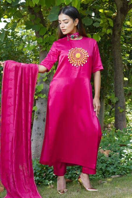 Buy_Ekavira_Pink Chanderi, Silk Embroidery Round Neck Gulab Patch Kurta Set _Online_at_Aza_Fashions