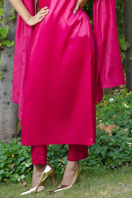 Ekavira_Pink Chanderi, Silk Embroidery Round Neck Gulab Patch Kurta Set _at_Aza_Fashions