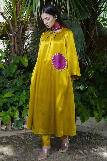 Ekavira Yellow Maheshwari, Chanderi Embroidery Round Neck Sunheri Patch Choga Kurta Set Online at Aza Fashions Ekavira_Yellow Maheshwari, Chanderi Embroidery Round Neck Sunheri Patch Choga Kurta Set _Online_at_Aza_Fashions