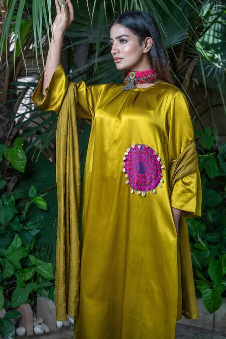 Buy Ekavira Yellow Maheshwari, Chanderi Embroidery Round Neck Sunheri Patch Choga Kurta Set Online at Aza Fashions Buy_Ekavira_Yellow Maheshwari, Chanderi Embroidery Round Neck Sunheri Patch Choga Kurta Set _Online_at_Aza_Fashions