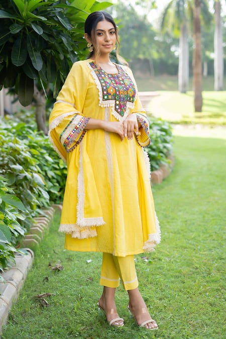 Ekavira_Yellow Cotton Mirrors, Lace, Embroidery Round Neck Jashna Kurta Pant Set _Online_at_Aza_Fashions