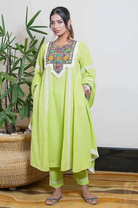 Ekavira Green Cotton Mirrors, Lace Round Neck Jashna Embroidered Kurta Pant Set 