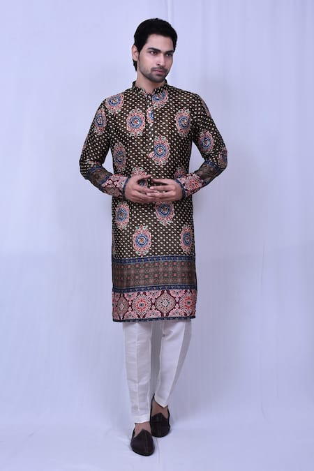 Arihant Rai Sinha Bandhani Print Cotton Silk Kurta Set 