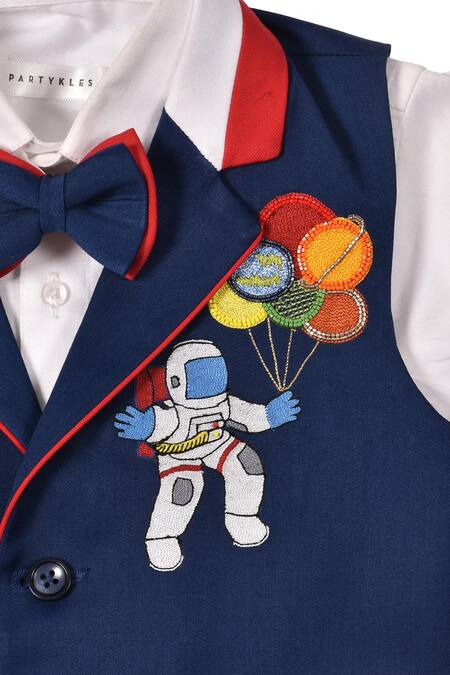 Partykles White Gabardine, Cotton, Polyester Navy Blue Placement Embroidered Waistcoat Set Online at Aza Fashions Partykles_White Gabardine, Cotton, Polyester Navy Blue Placement Embroidered Waistcoat Set _Online_at_Aza_Fashions