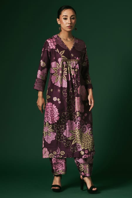 Arte-Alter Purple Silk Embroidery V-neck Dianthus Floral Hand Print Kurta And Pant Set at Aza Fashions Arte-Alter_Purple Silk Embroidery V-neck Dianthus Floral Hand Print Kurta And Pant Set _at_Aza_Fashions