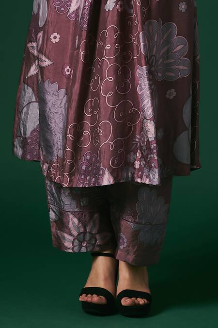 Arte-Alter_Purple Silk Embroidery V-neck Geranium Floral Hand Print Anarkali And Pant Set _at_Aza_Fashions