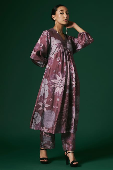 Buy_Arte-Alter_Purple Silk Embroidery V-neck Geranium Floral Hand Print Anarkali And Pant Set 