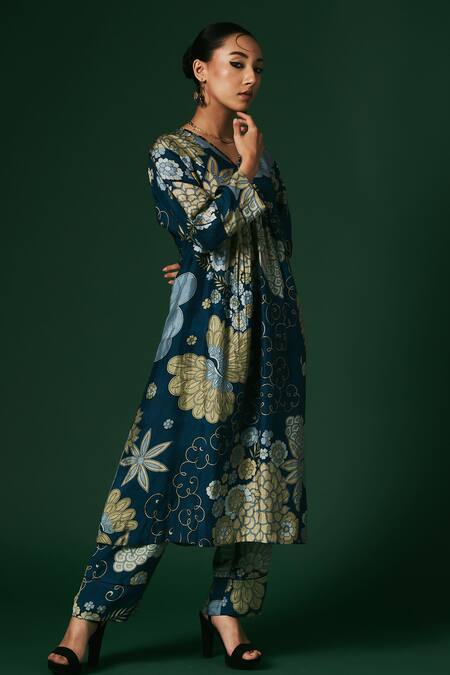 Shop_Arte-Alter_Blue Silk Embroidery V-neck Hyacinth Floral Hand Print Kurta And Pant Set _Online_at_Aza_Fashions