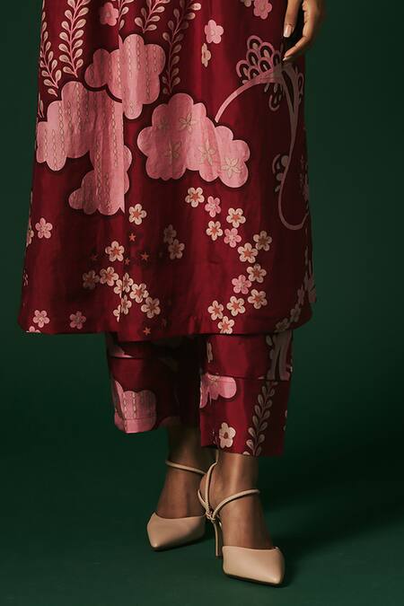 Buy_Arte-Alter_Maroon Silk Embroidery V-neck Tecoma Floral Hand Print Kurta And Pant Set _Online_at_Aza_Fashions