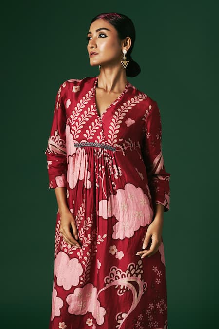 Arte-Alter_Maroon Silk Embroidery V-neck Tecoma Floral Hand Print Kurta And Pant Set _at_Aza_Fashions
