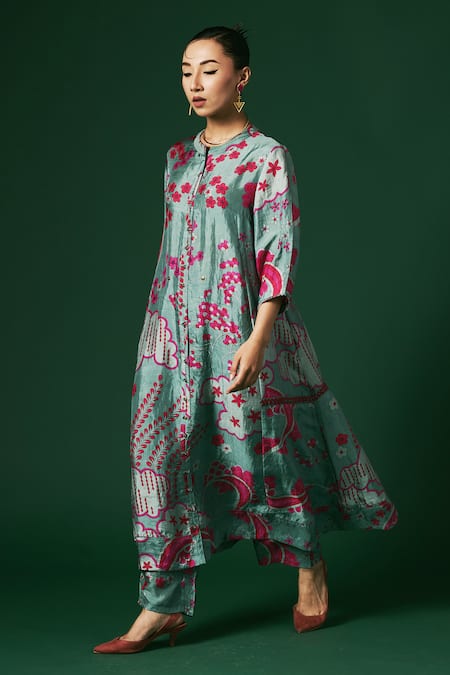 Arte-Alter_Blue Silk Embroidery Mandarin Angelonia Floral Hand Print Kurta And Pant Set _at_Aza_Fashions