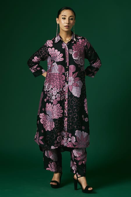Arte-Alter_Black Handloom Cotton, Silk Embroidery Daylily Hand Print Kurta And Pant Set _Online_at_Aza_Fashions
