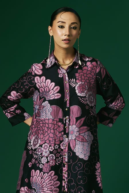 Buy_Arte-Alter_Black Handloom Cotton, Silk Embroidery Daylily Hand Print Kurta And Pant Set _Online_at_Aza_Fashions