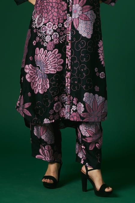 Shop_Arte-Alter_Black Handloom Cotton, Silk Embroidery Daylily Hand Print Kurta And Pant Set _Online_at_Aza_Fashions