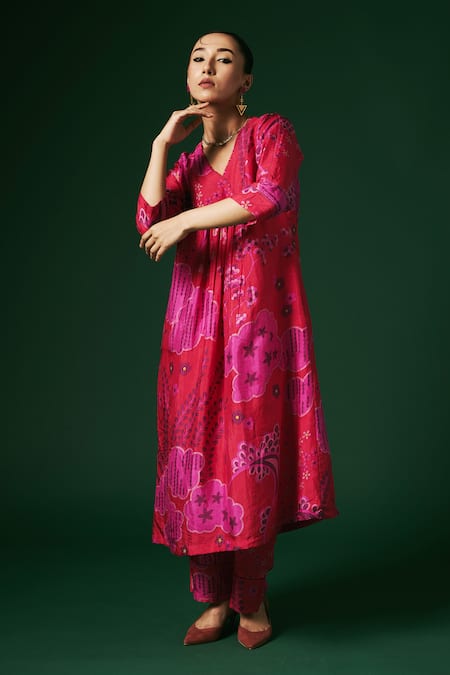 Arte-Alter Red Handloom Cotton, Silk Embroidery V-neck Rose Printed Kurta And Pant Set at Aza Fashions Arte-Alter_Red Handloom Cotton, Silk Embroidery V-neck Rose Printed Kurta And Pant Set _at_Aza_Fashions