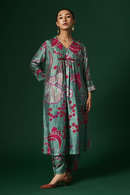 Arte-Alter_Green Silk Embroidery V-neck Jasmine Printed Kurta And Pant Set _Online_at_Aza_Fashions