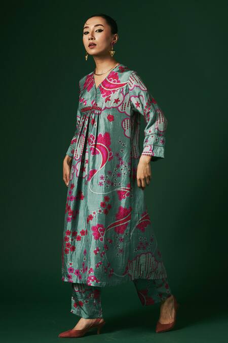 Buy_Arte-Alter_Green Silk Embroidery V-neck Jasmine Printed Kurta And Pant Set _Online_at_Aza_Fashions