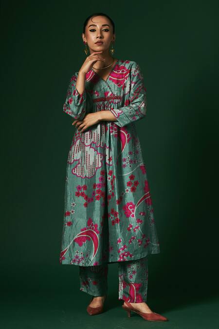 Shop_Arte-Alter_Green Silk Embroidery V-neck Jasmine Printed Kurta And Pant Set _Online_at_Aza_Fashions