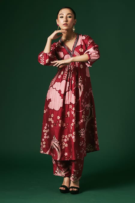 Buy_Arte-Alter_Maroon Handloom Cotton, Silk Embroidery V-neck Camelia Printed Kurta And Pant Set _Online_at_Aza_Fashions
