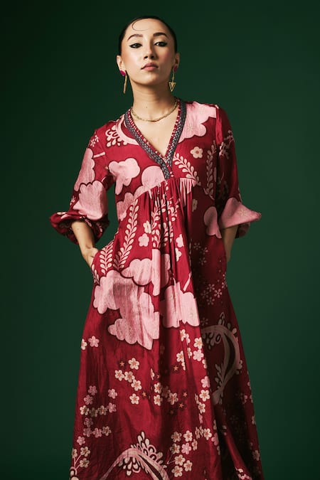 Shop_Arte-Alter_Maroon Handloom Cotton, Silk Embroidery V-neck Camelia Printed Kurta And Pant Set _Online_at_Aza_Fashions