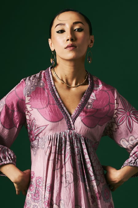 Arte-Alter_Purple Silk Embroidery V-neck Crocus Printed Kurta And Pant Set _at_Aza_Fashions