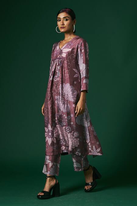Buy_Arte-Alter_Purple Silk Embroidery V-neck Mahonia Printed Kurta And Pant Set _Online_at_Aza_Fashions