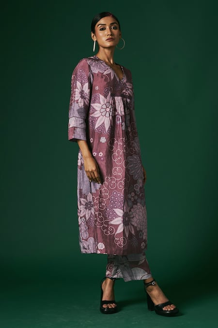 Arte-Alter_Purple Silk Embroidery V-neck Mahonia Printed Kurta And Pant Set _at_Aza_Fashions