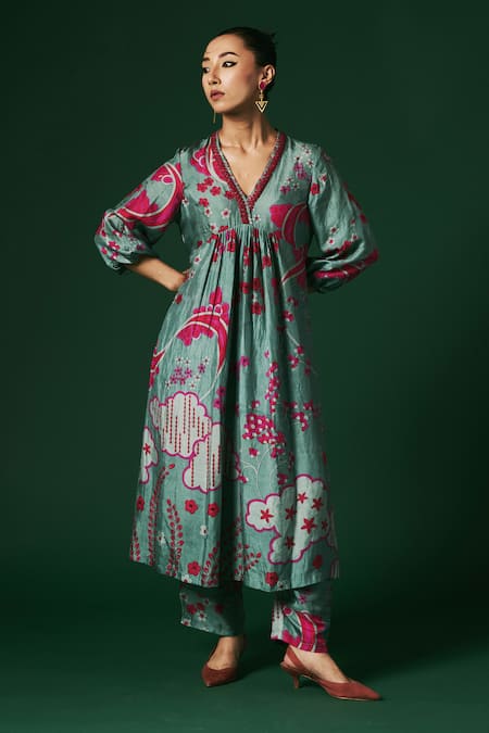 Buy_Arte-Alter_Green Silk Embroidery V-neck Primrose Printed Kurta And Pant Set _Online_at_Aza_Fashions