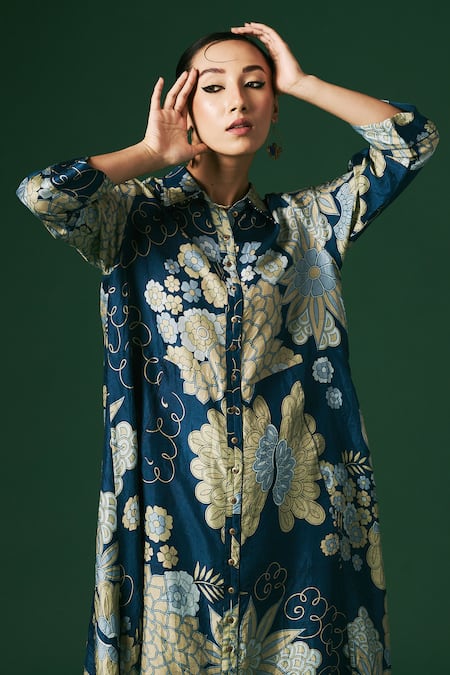 Arte-Alter_Blue Silk Embroidery Collared Iris Printed Kurta And Pant Set _at_Aza_Fashions