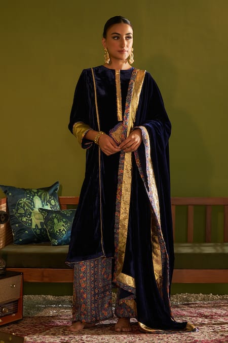 Sage Saga Ruhani Neel Floral Print Kurta Set With Shawl 