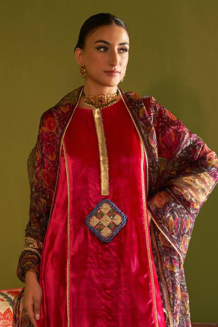 Sage Saga Pink Velvet, Silk, Satin, Ruhani Gulab Floral Print Kurta Set With Dupatta Online at Aza Fashions Sage Saga_Pink Velvet, Silk, Satin, Ruhani Gulab Floral Print Kurta Set With Dupatta _Online_at_Aza_Fashions