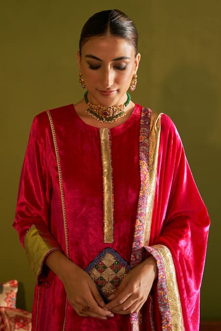 Shop Sage Saga Pink Velvet, Silk, Satin Gota Ruhani Gulab Floral Print Kurta Set With Shawl Online at Aza Fashions Shop_Sage Saga_Pink Velvet, Silk, Satin Gota Ruhani Gulab Floral Print Kurta Set With Shawl _Online_at_Aza_Fashions