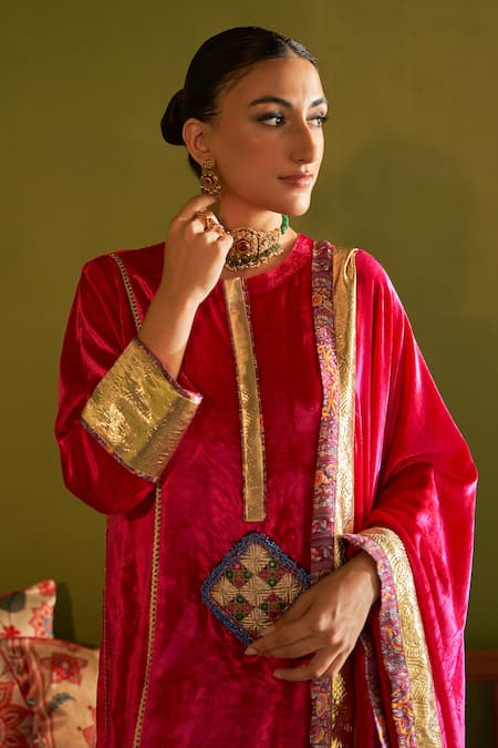 Sage Saga Pink Velvet, Silk, Satin Gota Ruhani Gulab Floral Print Kurta Set With Shawl at Aza Fashions Sage Saga_Pink Velvet, Silk, Satin Gota Ruhani Gulab Floral Print Kurta Set With Shawl _at_Aza_Fashions