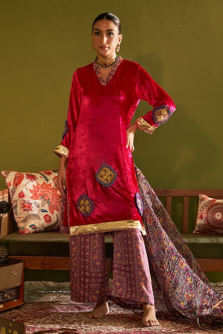 Sage Saga Pink Velvet, Satin, Organza, Silk Saru Gulab Floral Print Kurta Set With Dupatta 