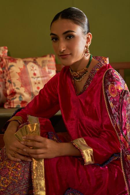 Sage Saga Pink Velvet, Satin, Organza, Silk Saru Gulab Floral Print Kurta Set With Dupatta Online at Aza Fashions Sage Saga_Pink Velvet, Satin, Organza, Silk Saru Gulab Floral Print Kurta Set With Dupatta _Online_at_Aza_Fashions